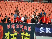 开云体育登录-精彩对抗连连，球员们在赛场上拼搏求胜的简单介绍