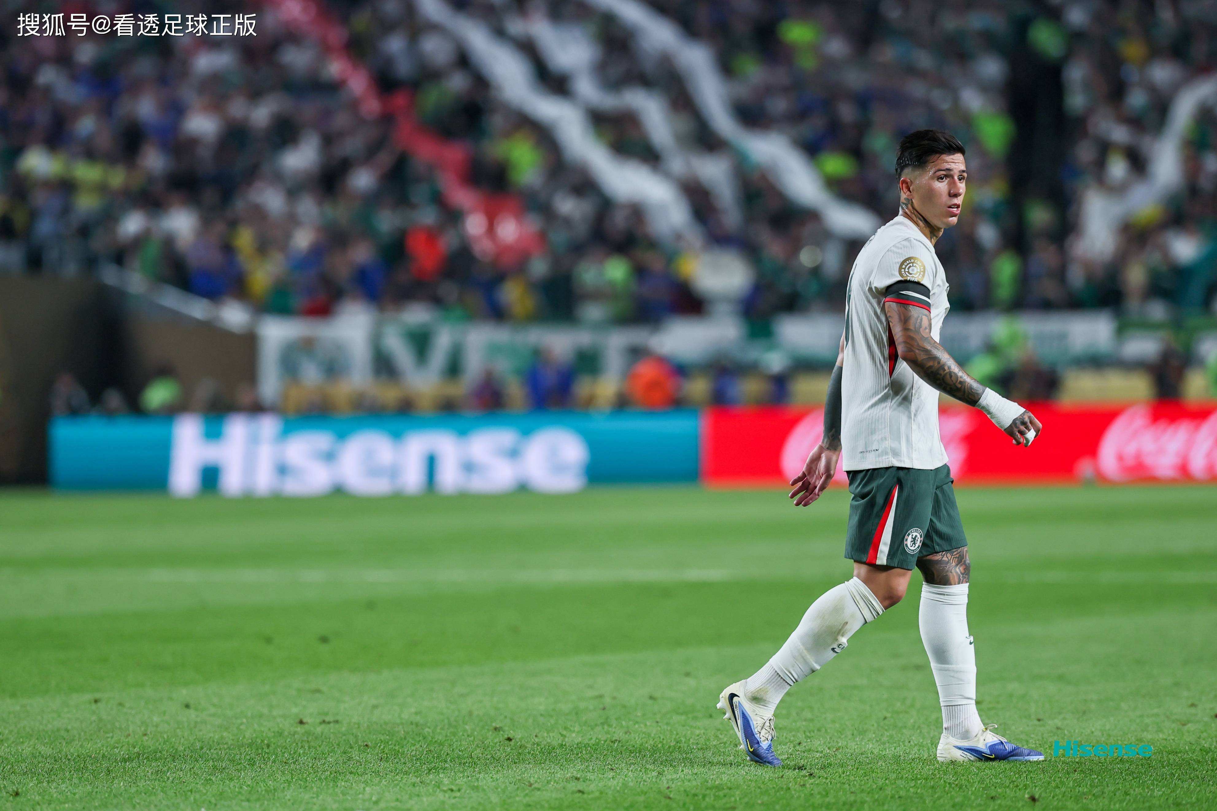 关于切尔西前锋独中两元，球队险胜保持不败纪录的信息