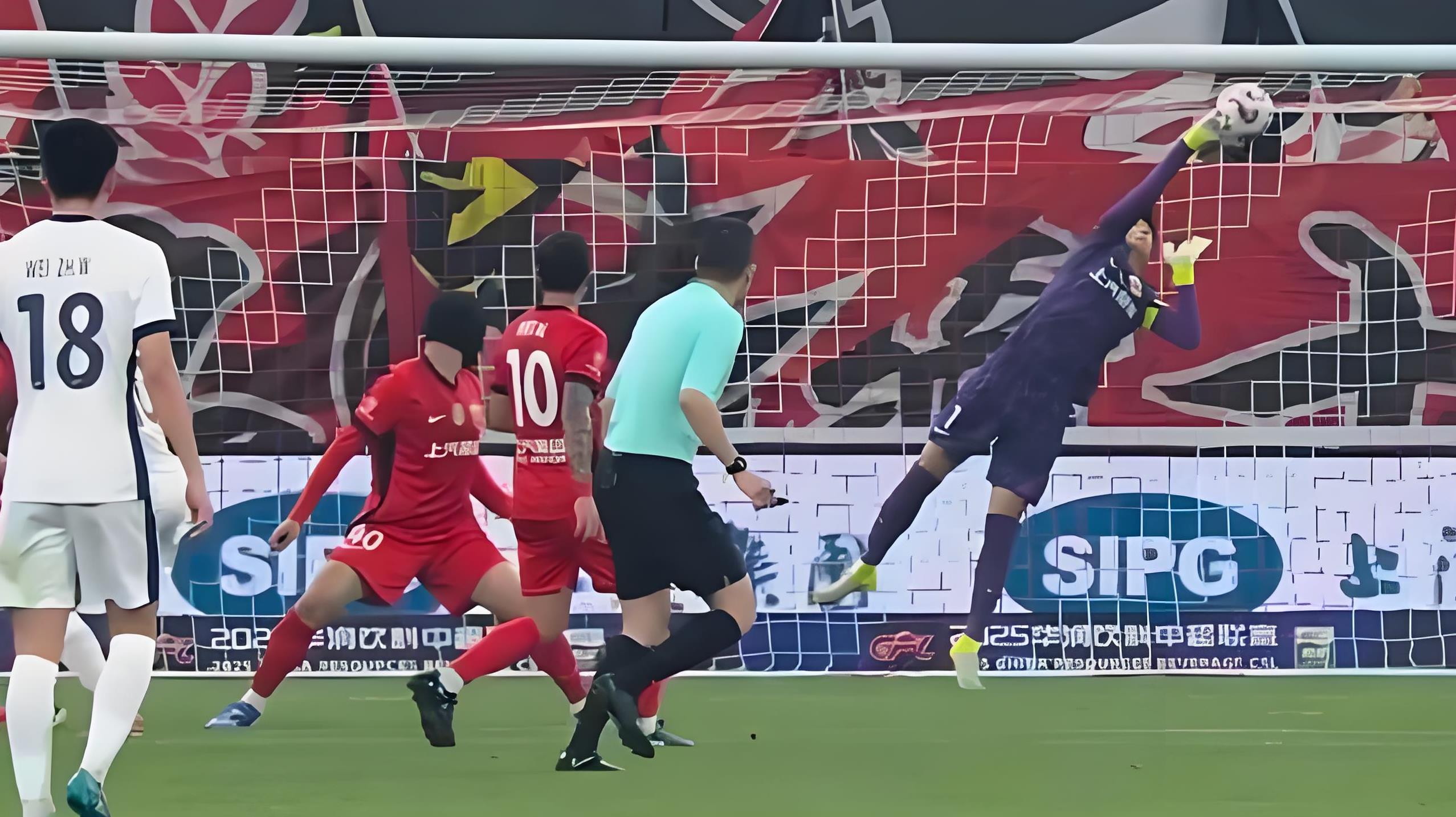 长沙远大队客场不敌上海上港,遭遇两连败的简单介绍 长沙远大队客场不敌上海上港,遭遇两连败的简单介绍