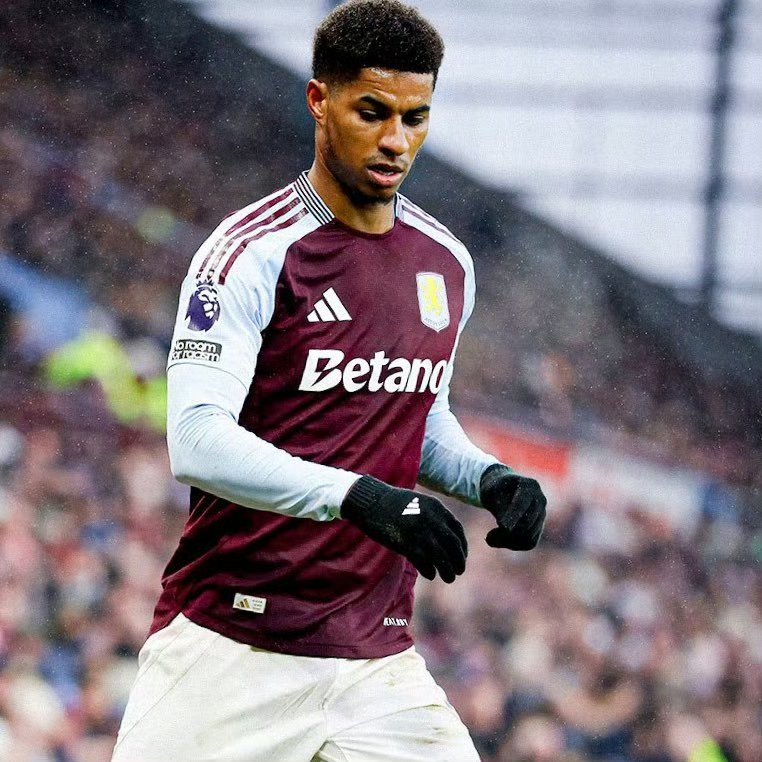 包含阿拉维斯门将表现神勇，奠定防线基础的词条