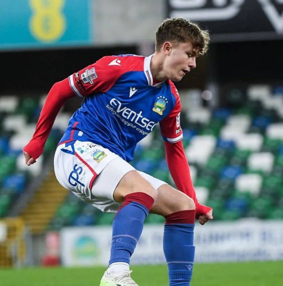 罗马新援小将表现抢眼，球队信心大增