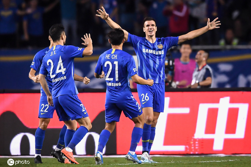 苏宁客场大胜申花，保持不败战绩