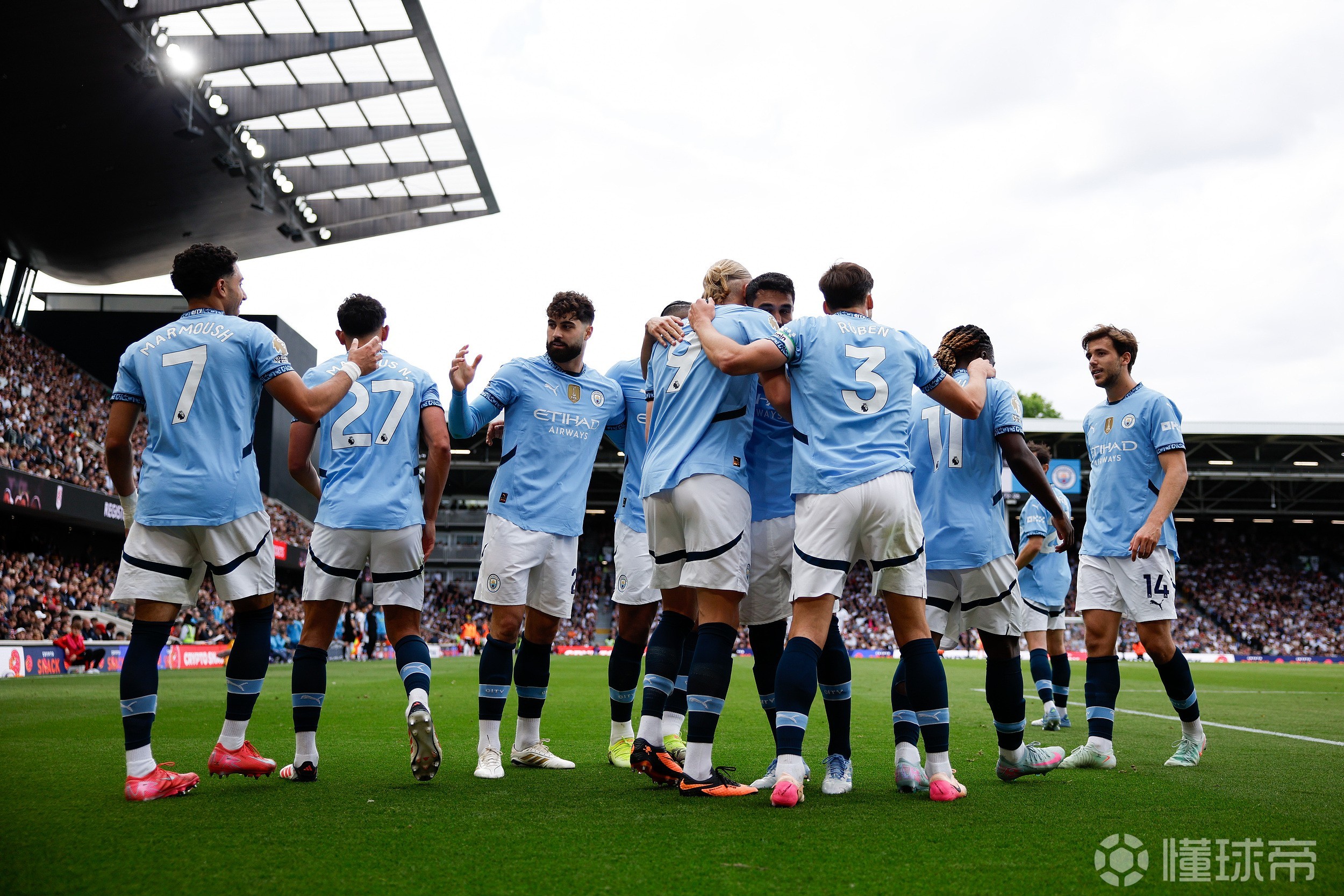包含曼切斯特城遭遇意外失利，晋级前景黯淡的词条