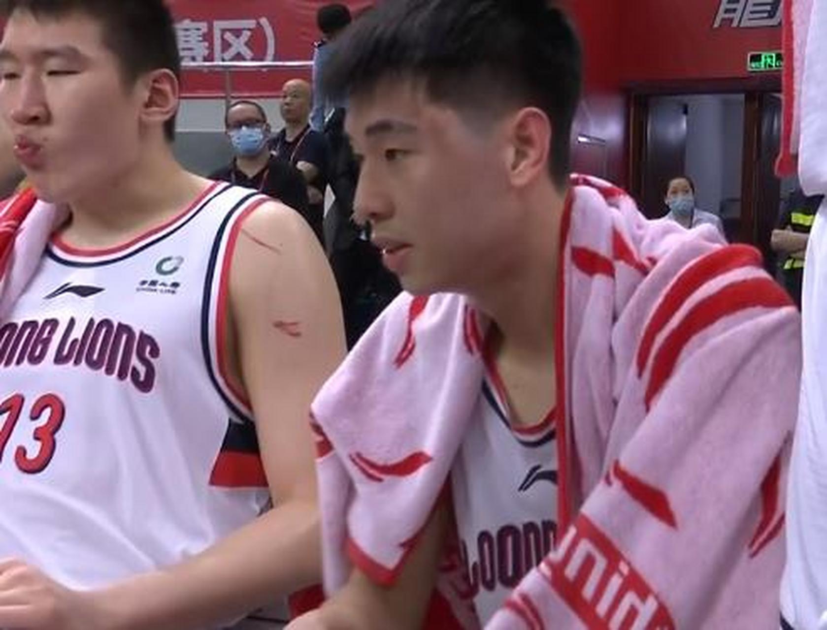 浙江队鏖战广州队，米切尔统治全场