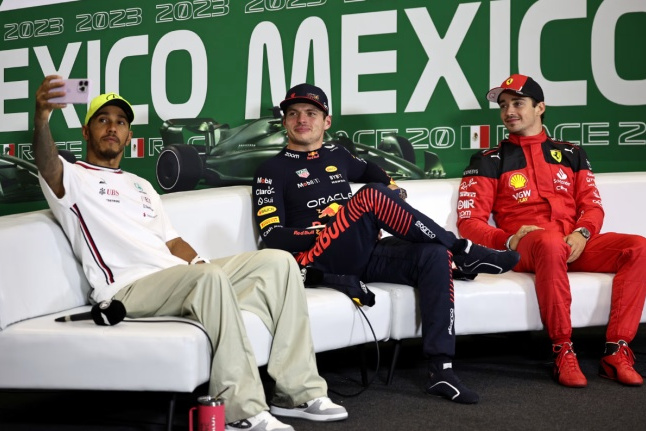 包含哈斯车队翻盘红牛车队，阿隆索统治全场的词条