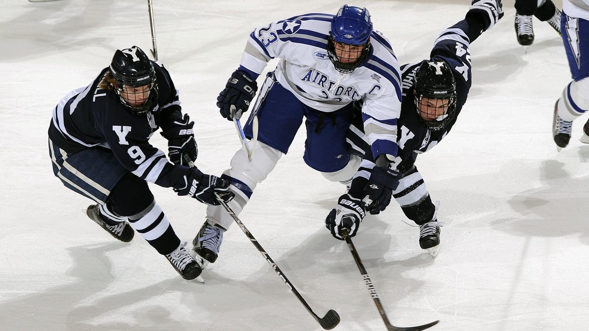 爱德华兹的爆发与独行侠的绝杀，一场定义季后赛的夜晚