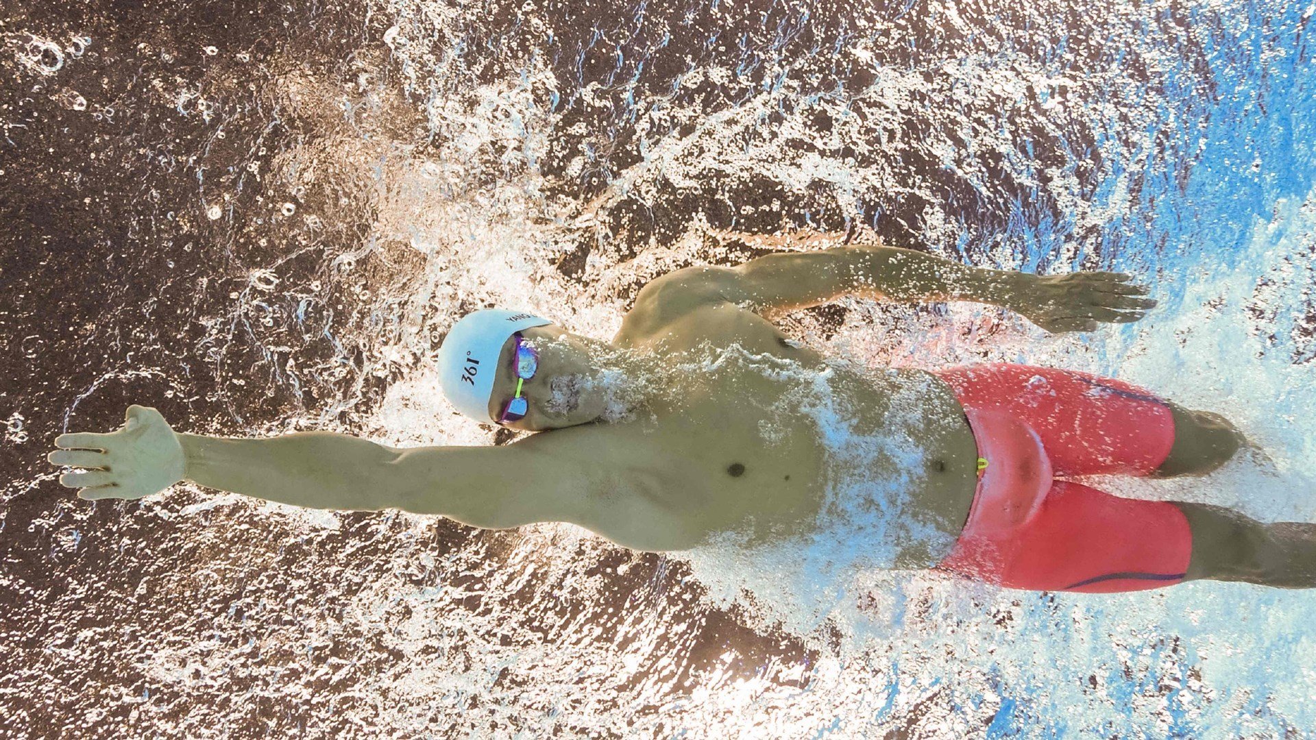 从洪都拉斯到西班牙，哈兰德如何用血拼哲学彻底击溃防线