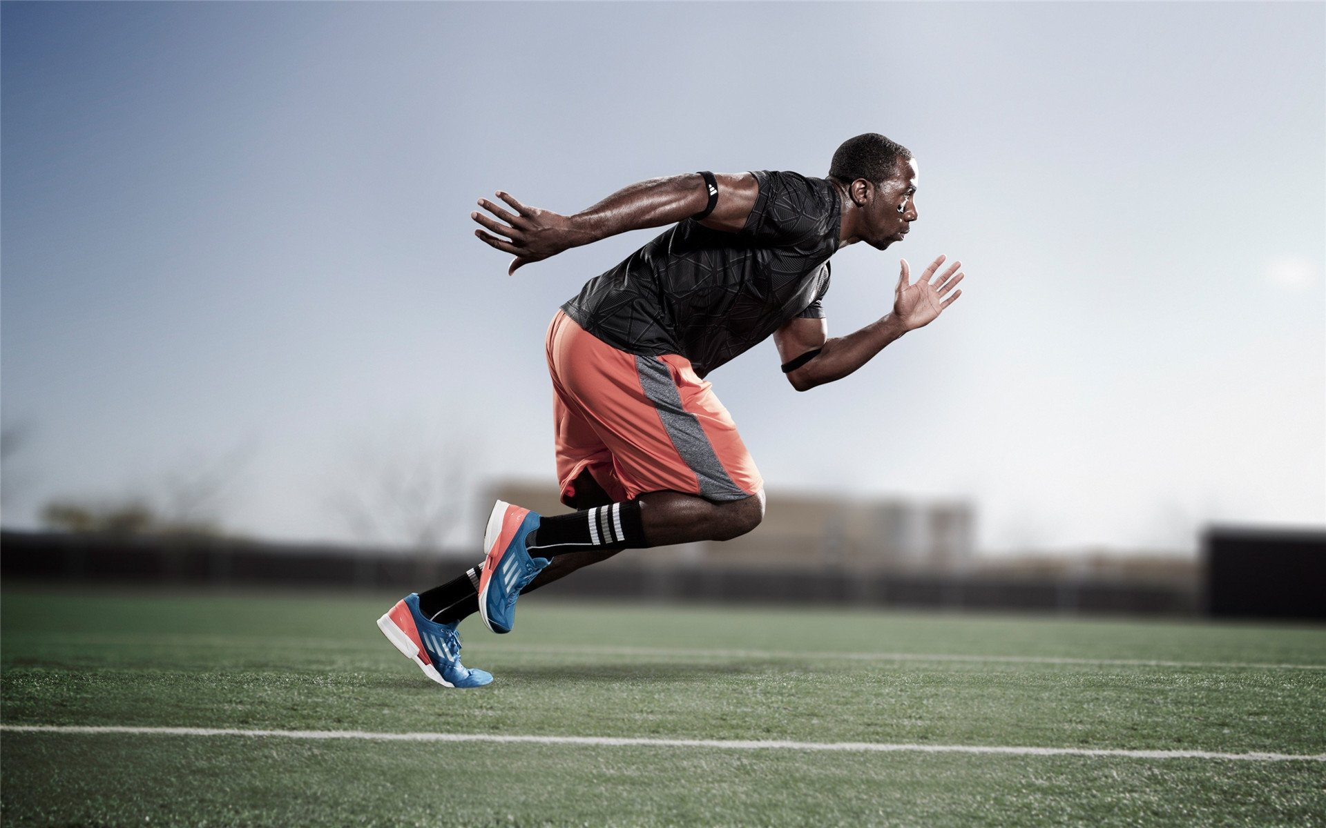 引擎轰鸣,门迪之夜,F1新赛季揭幕战见证王者的距离