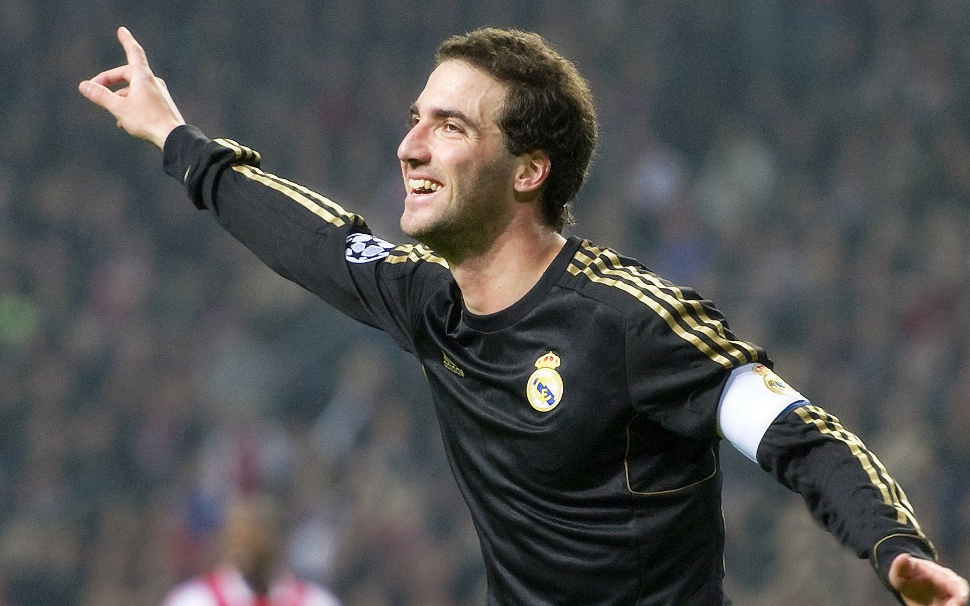 加维里程碑之夜，拜仁补时绝杀亚特兰大，一场见证传承与韧性的经典对决