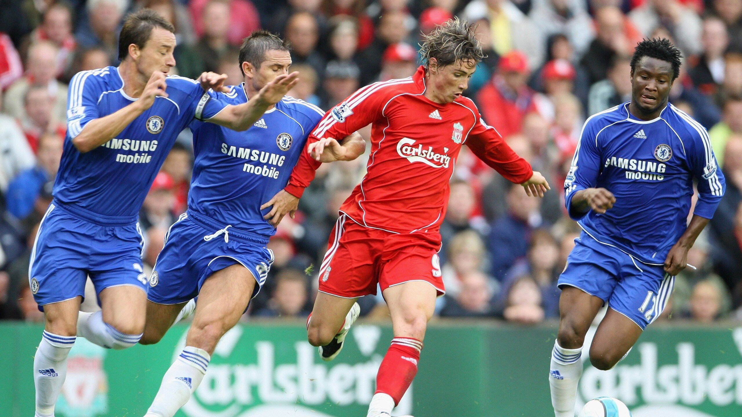 莱万点燃赛场，波兰逆转日本，足球场上的唯一性瞬间